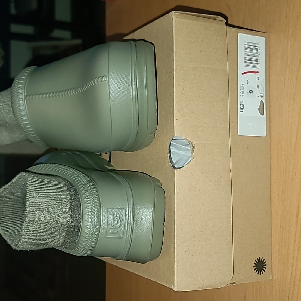 UGG tasman x